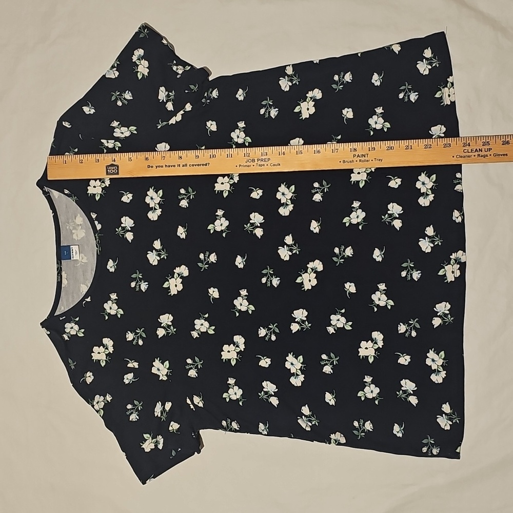 Old Navy Women's Large Luxe Crew-Neck Blue Floral Top Used - Picture 6 of 10